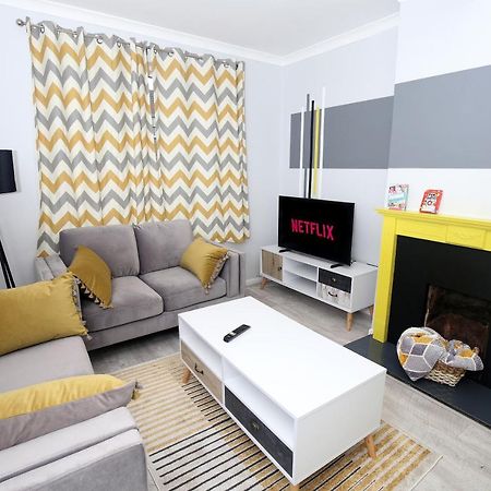 דירות 3-Bed House With Parking Near London O2 מראה חיצוני תמונה