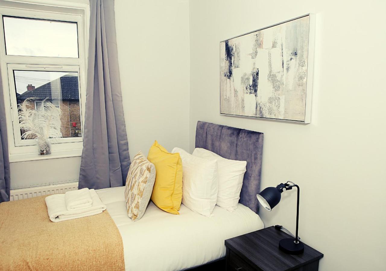 דירות 3-Bed House With Parking Near London O2 מראה חיצוני תמונה