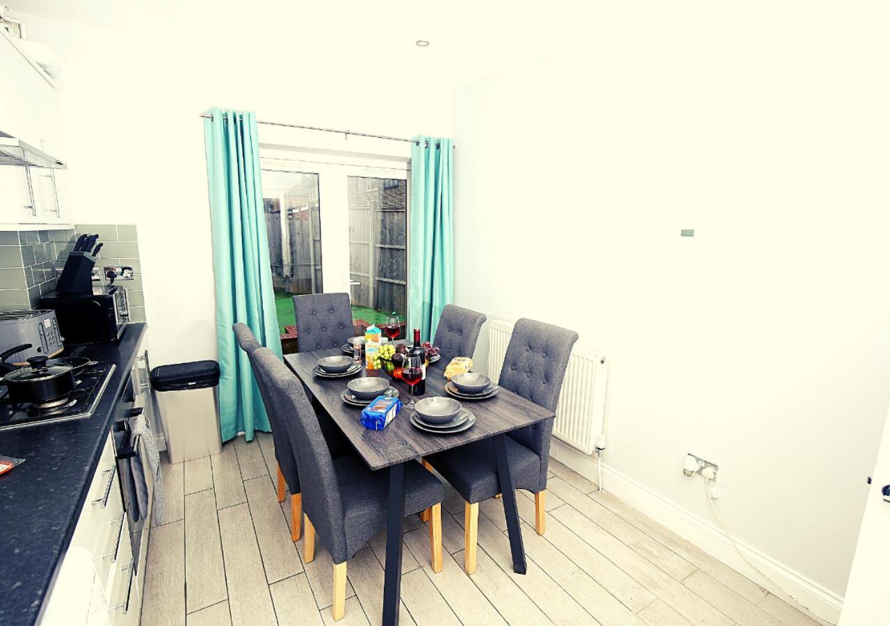 דירות 3-Bed House With Parking Near London O2 מראה חיצוני תמונה